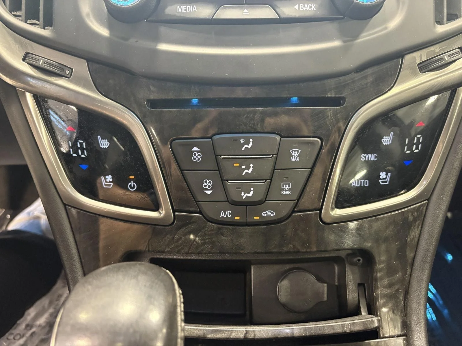 Used 2015 Midnight Amethyst Buick Premium I image 20