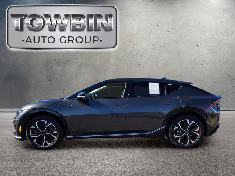 Used 2023 Gray KIA WIND RWD image 8