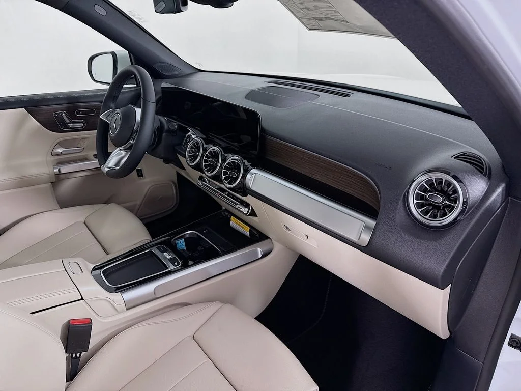 New 2026 Polar White Mercedes-Benz GLB 250 image 28