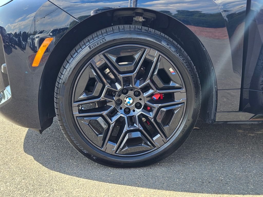 Used 2026 Black BMW xDrive60 image 41