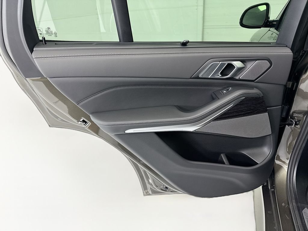 New 2026 Green Metallic BMW xDrive50e image 25