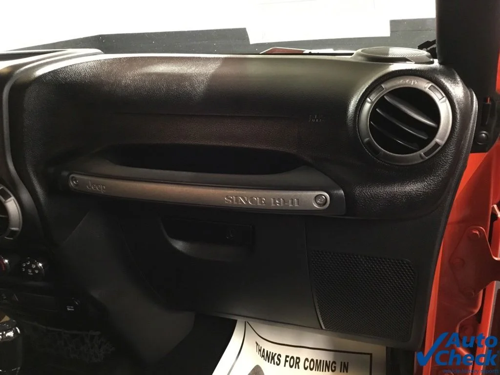 Used 2015 Orange Jeep Unlimited Sport image 40