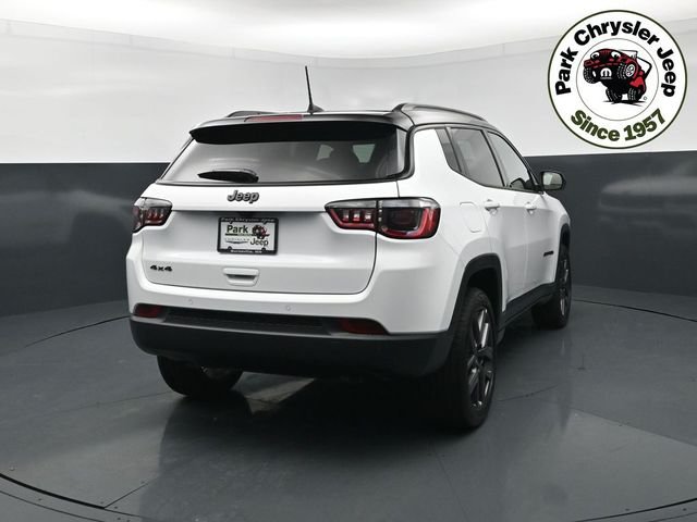 New 2026 Bright White Clear-Coat Exterior Paint Jeep Limited image 5