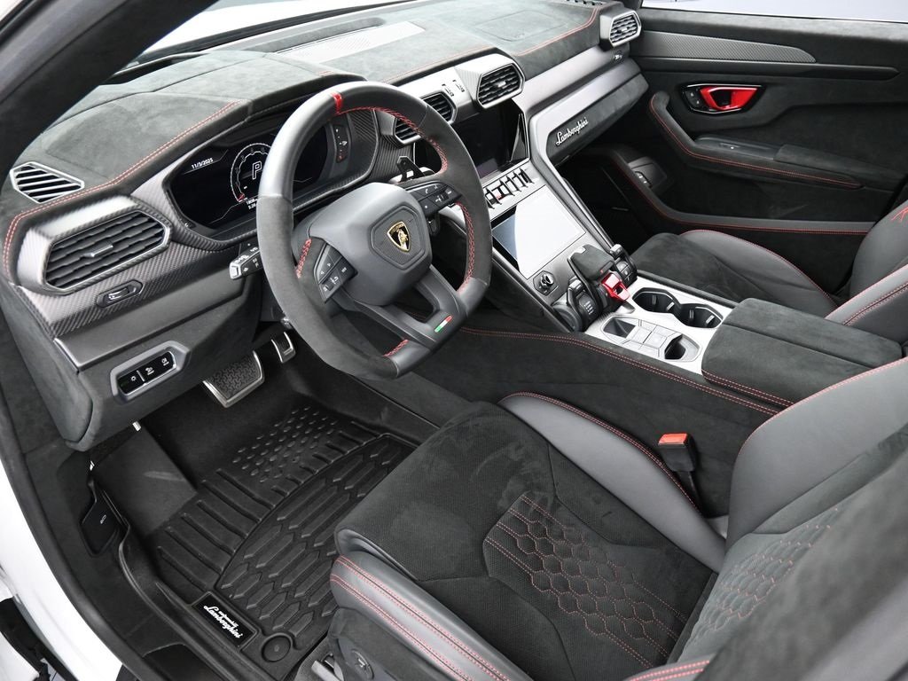 2023 Lamborghini Urus Performante photo 2