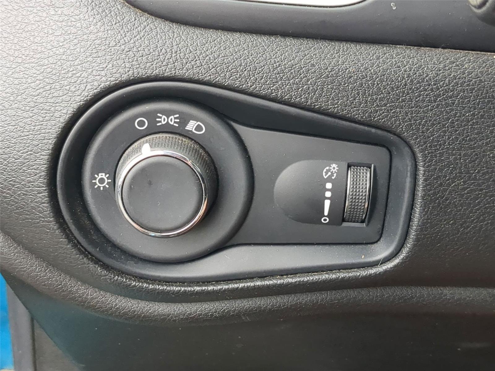 Used 2021 Bikini Metallic Clearcoat Jeep Sport image 23