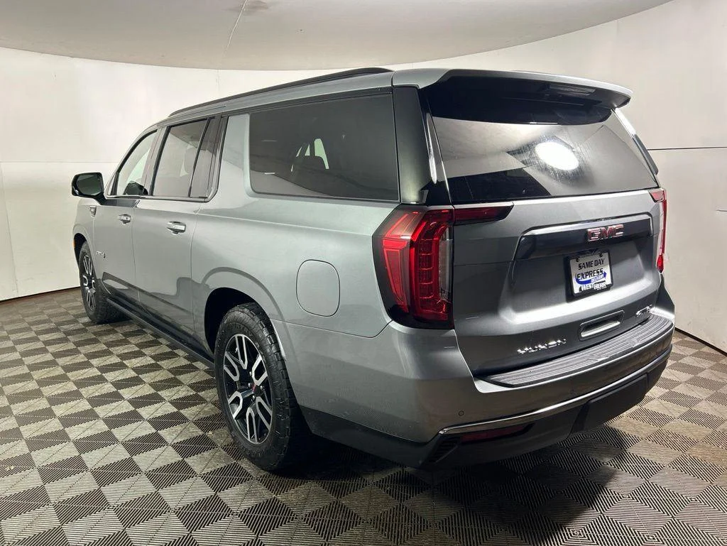 Used 2023 Sterling Metallic GMC AT4 image 12