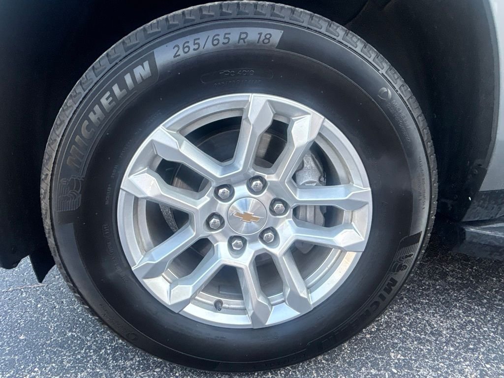 Used 2025 Gray Chevrolet LT image 25