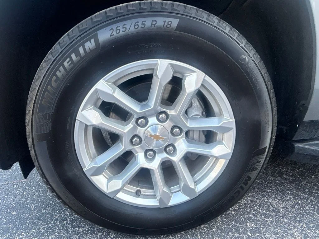Used 2025 Gray Chevrolet LT image 25