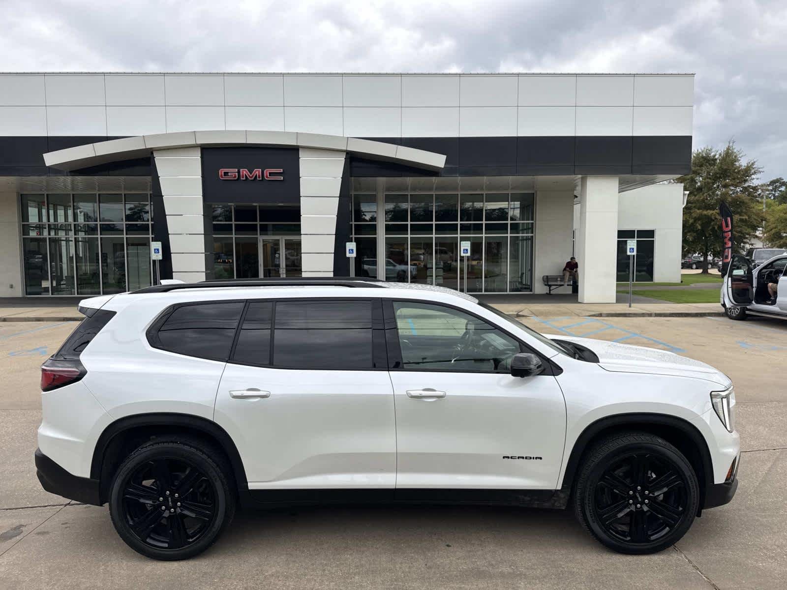 2025 GMC Acadia Elevation