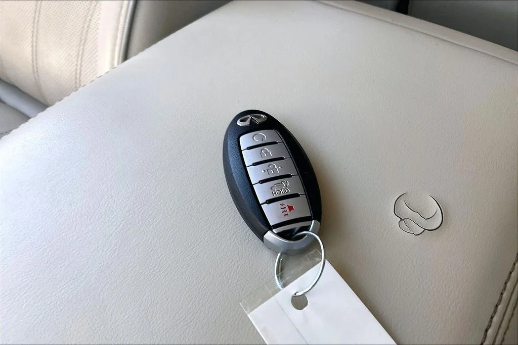 Used 2017 Blue INFINITI Base image 10