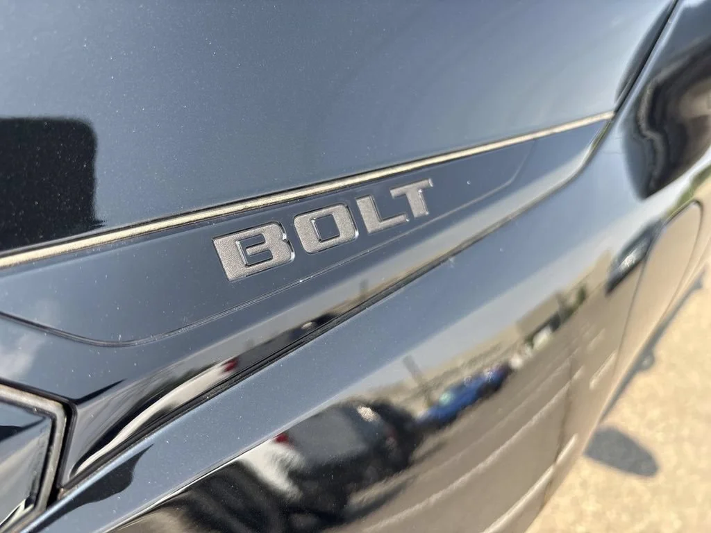 New 2027 Mosaic Black Metallic Chevrolet LT image 31
