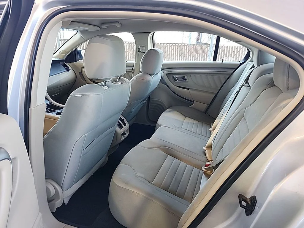 Used 2018 Ingot Silver Metallic Ford SE image 9