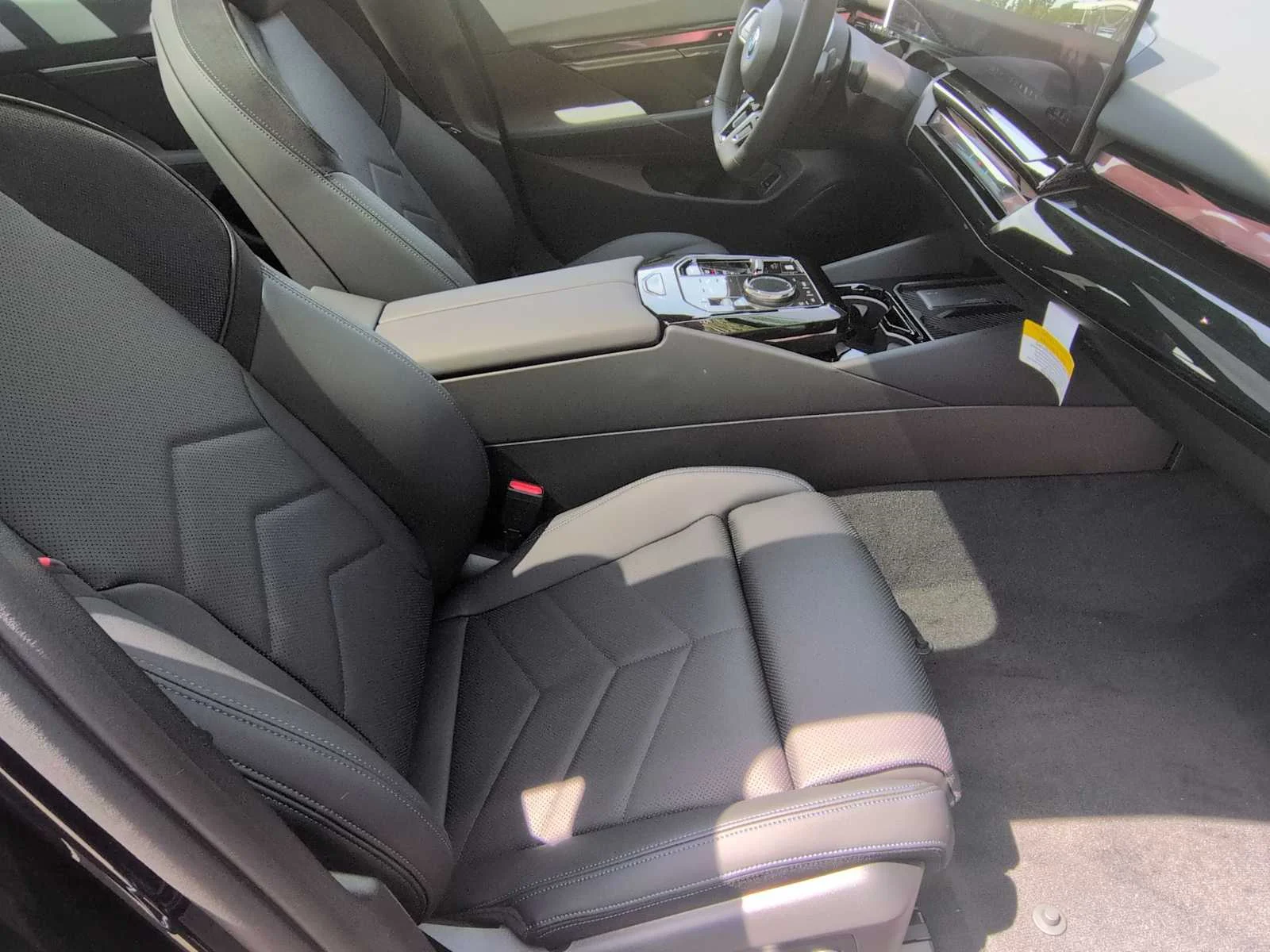 New 2027 Dark Graphite Metallic BMW 550e xDrive image 23