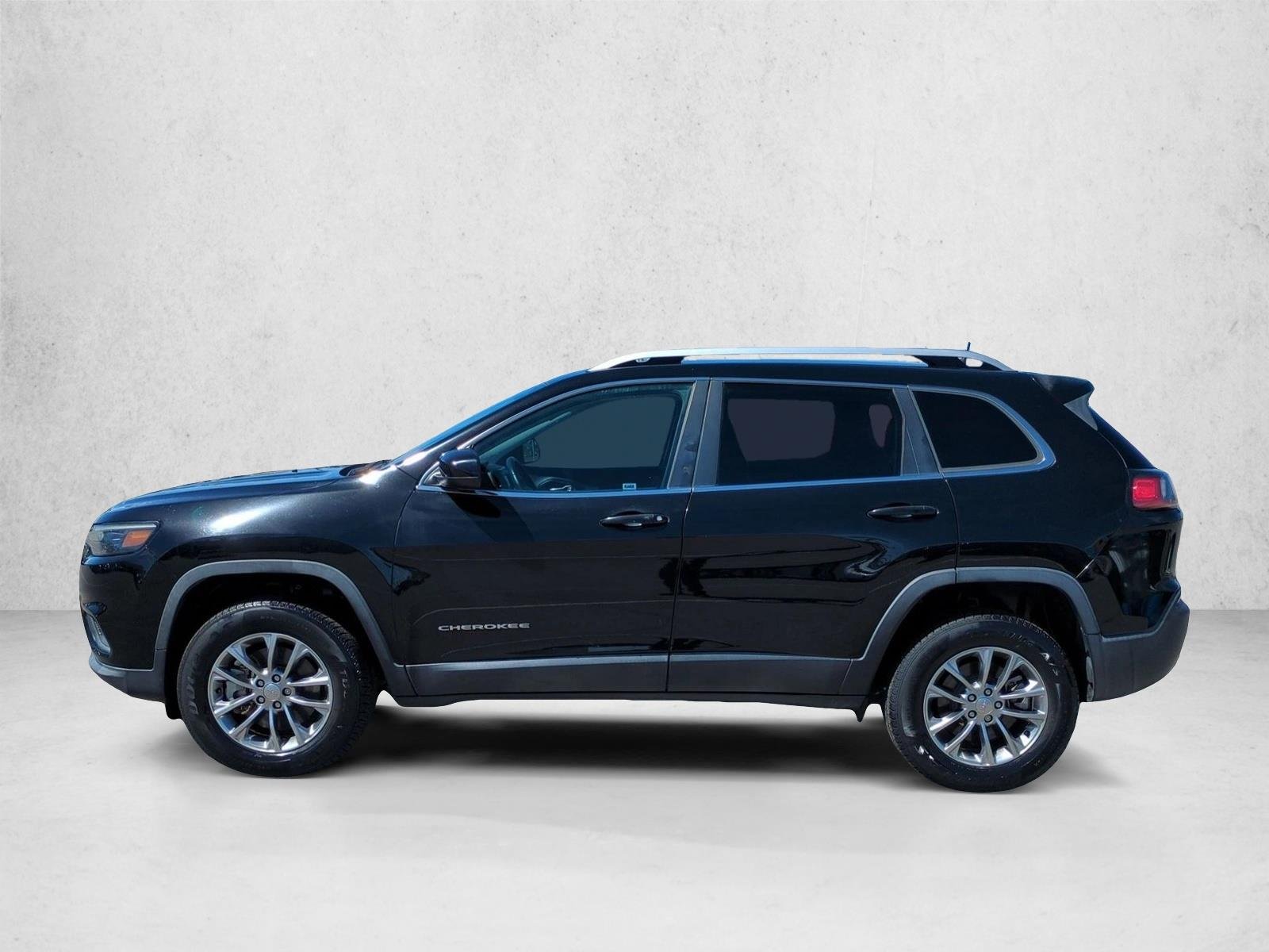 Used 2019 Diamond Black Crystal Pearlcoat Jeep Latitude Plus image 9