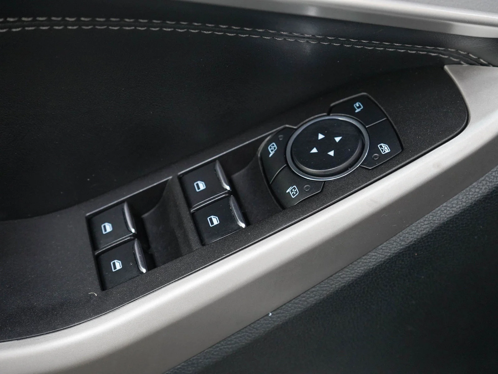 Used 2023 Oxford White Ford Limited image 23
