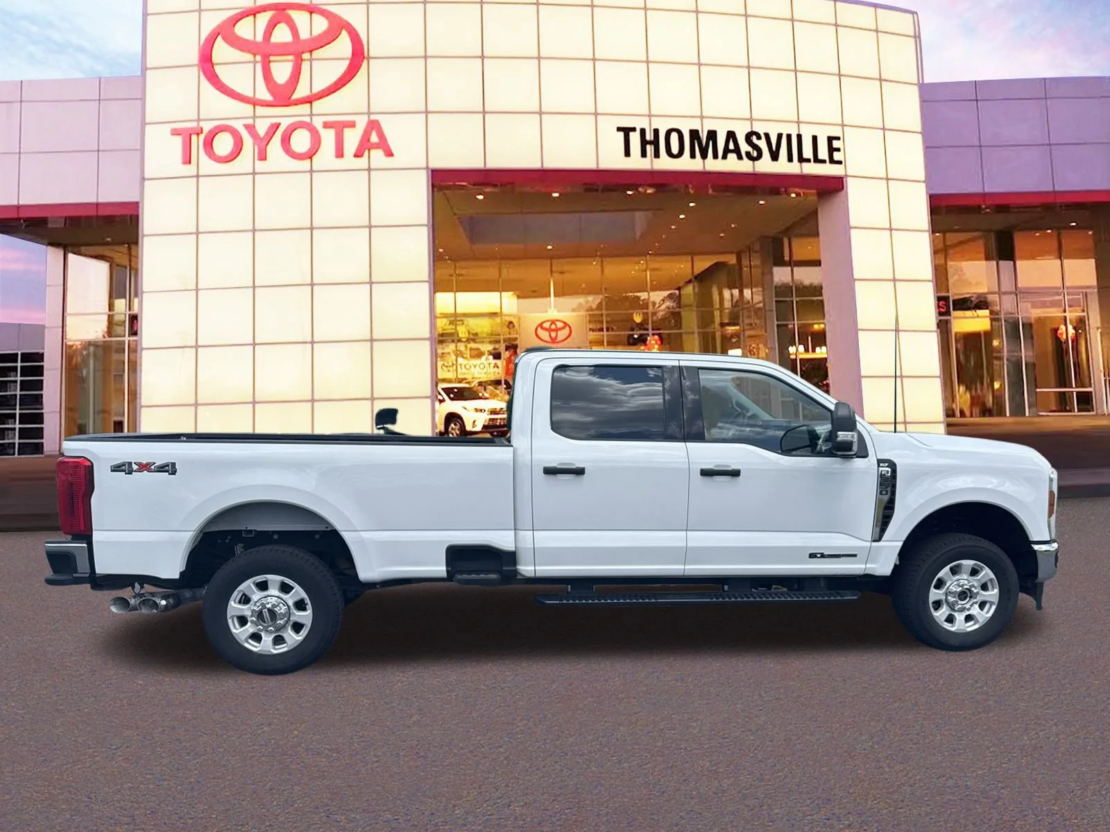 Used 2024 Oxford White Ford XLT image 4
