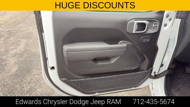 New 2026 Bright White Clear-Coat Exterior Paint Jeep  image 14