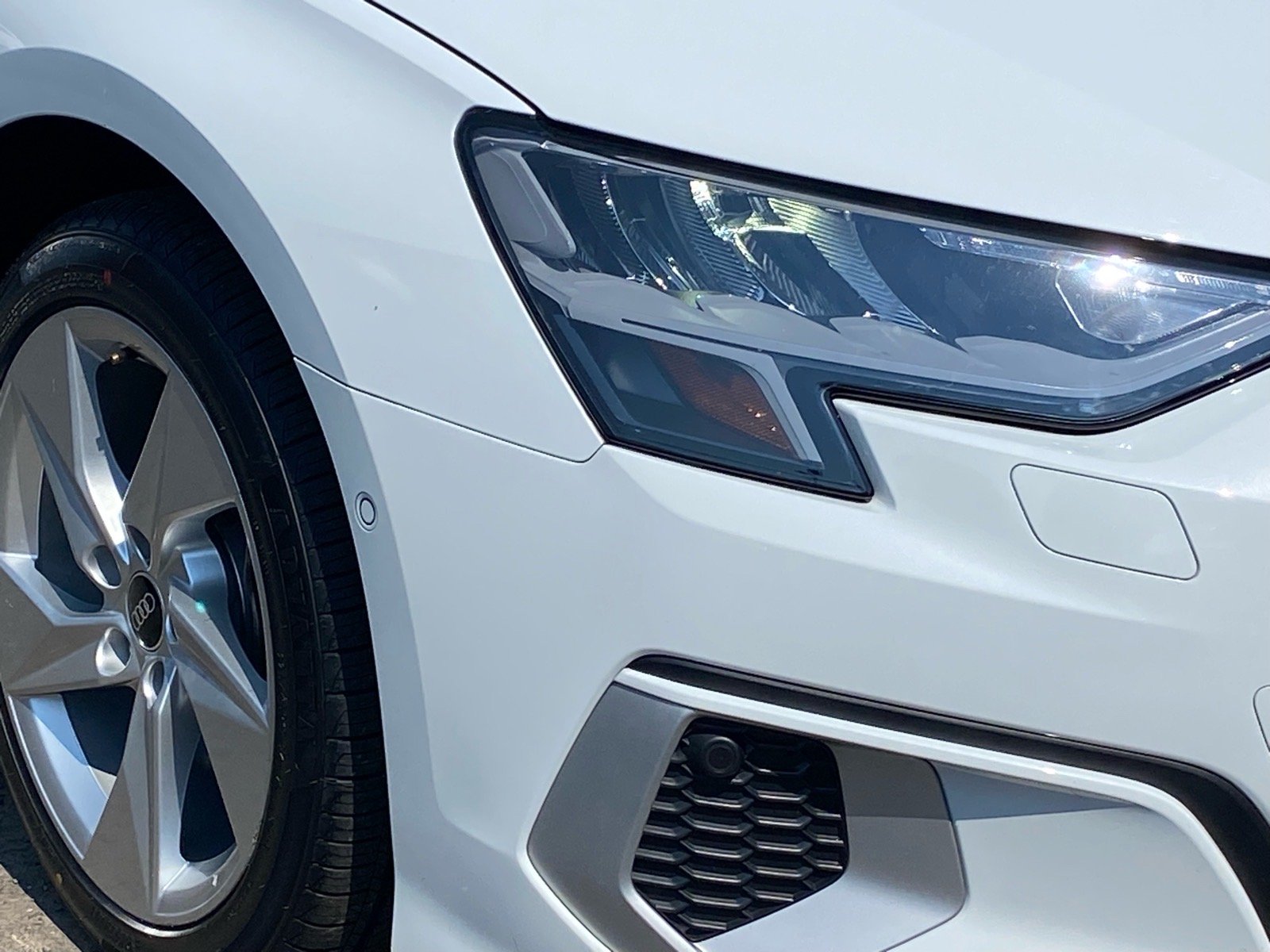 Used 2022 White Audi 40 Premium image 3