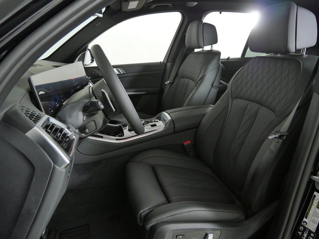 New 2026 Black Sapphire Metallic BMW M60i image 36
