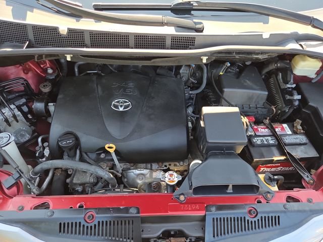 Used 2017 Red Toyota XLE image 33