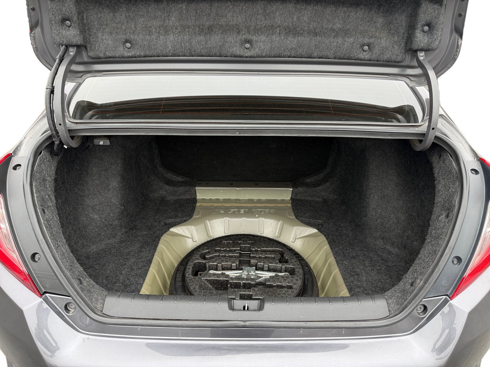 Certified Used 2018 Gray Honda LX image 17