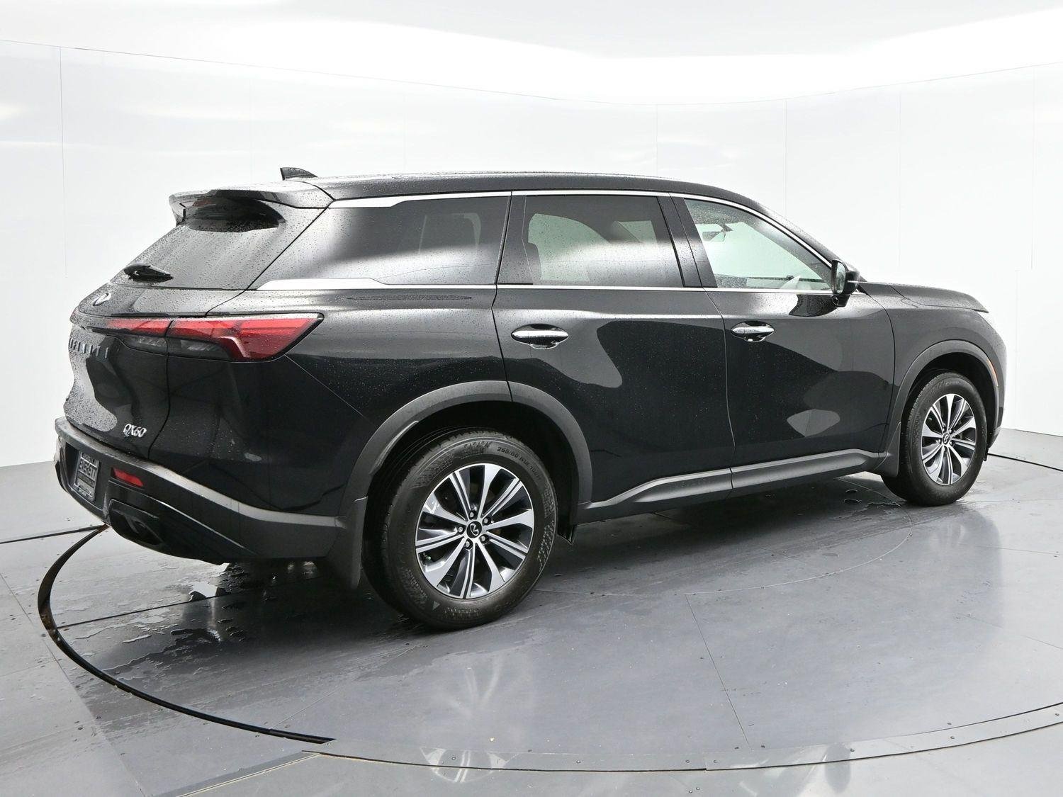 Used 2023 Mineral Black INFINITI PURE image 7
