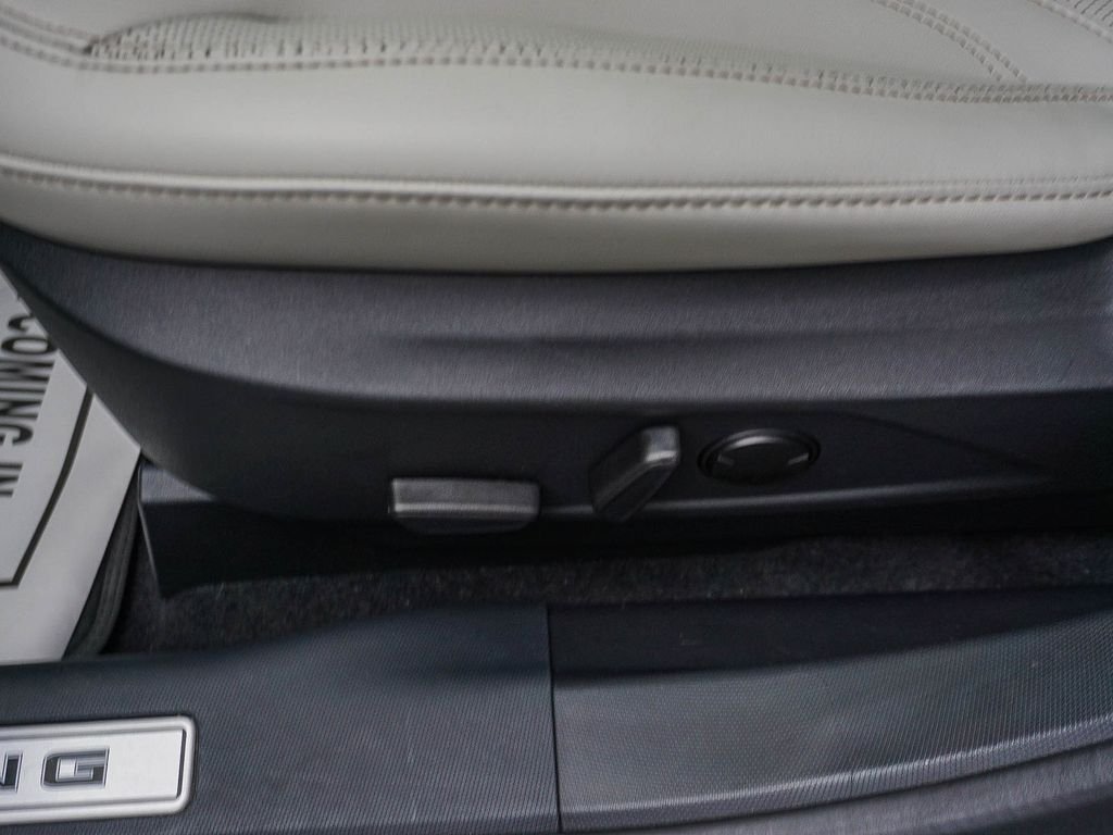 Used 2022 White Ford Premium image 20