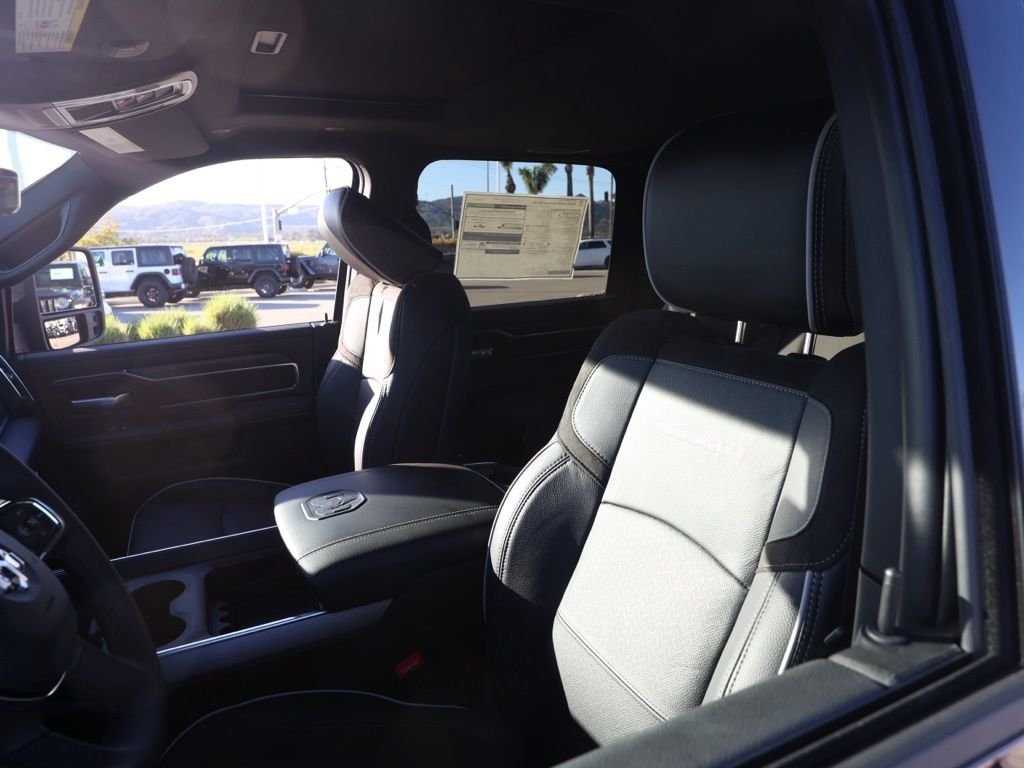 New 2026 Diamond Black Crystal Pearl-Coat Exterior Paint RAM Laramie image 14