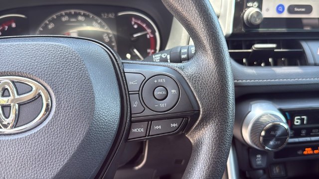 Used 2025 Ice Toyota XLE image 21