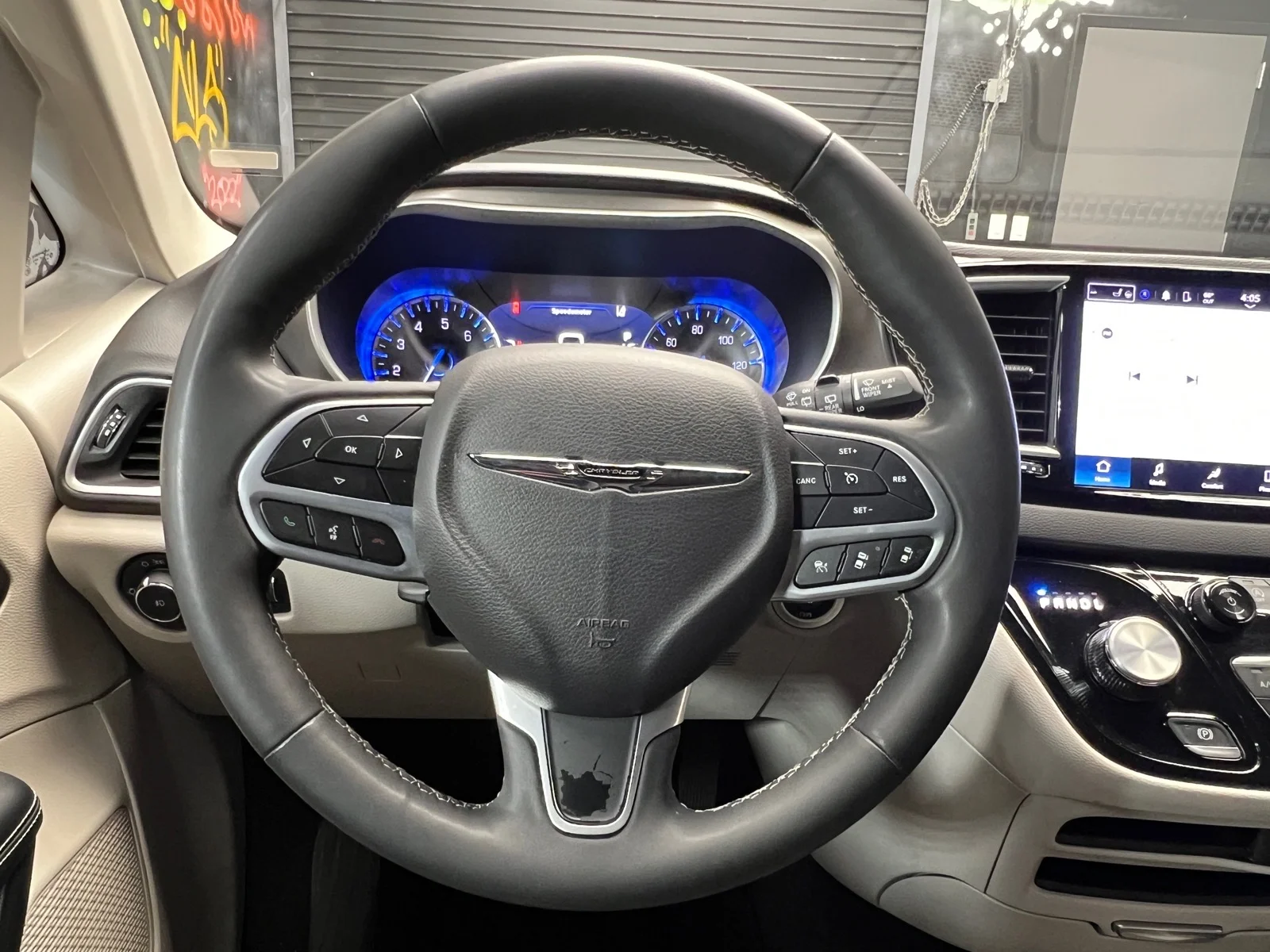 Used 2024 Brilliant Black Crystal Pearl Coat (pxr) Chrysler Touring L image 11