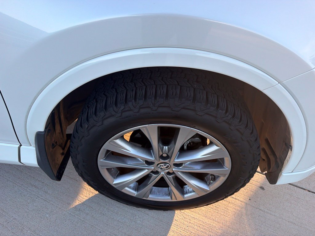 Used 2017 White Toyota Platinum image 18
