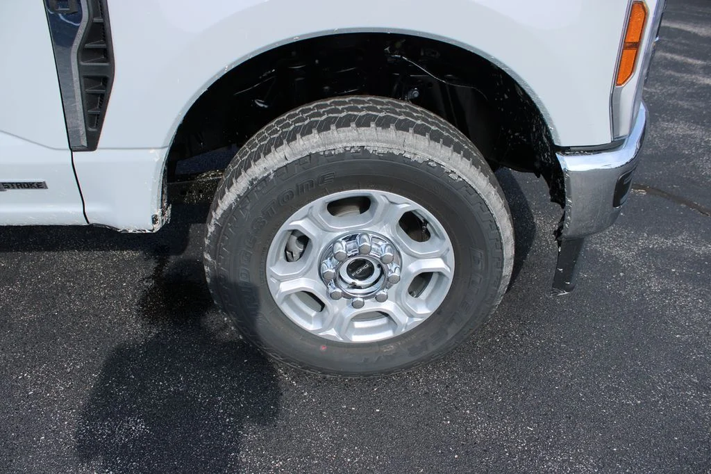 New 2026 Avalanche Ford F-350® XLT image 19