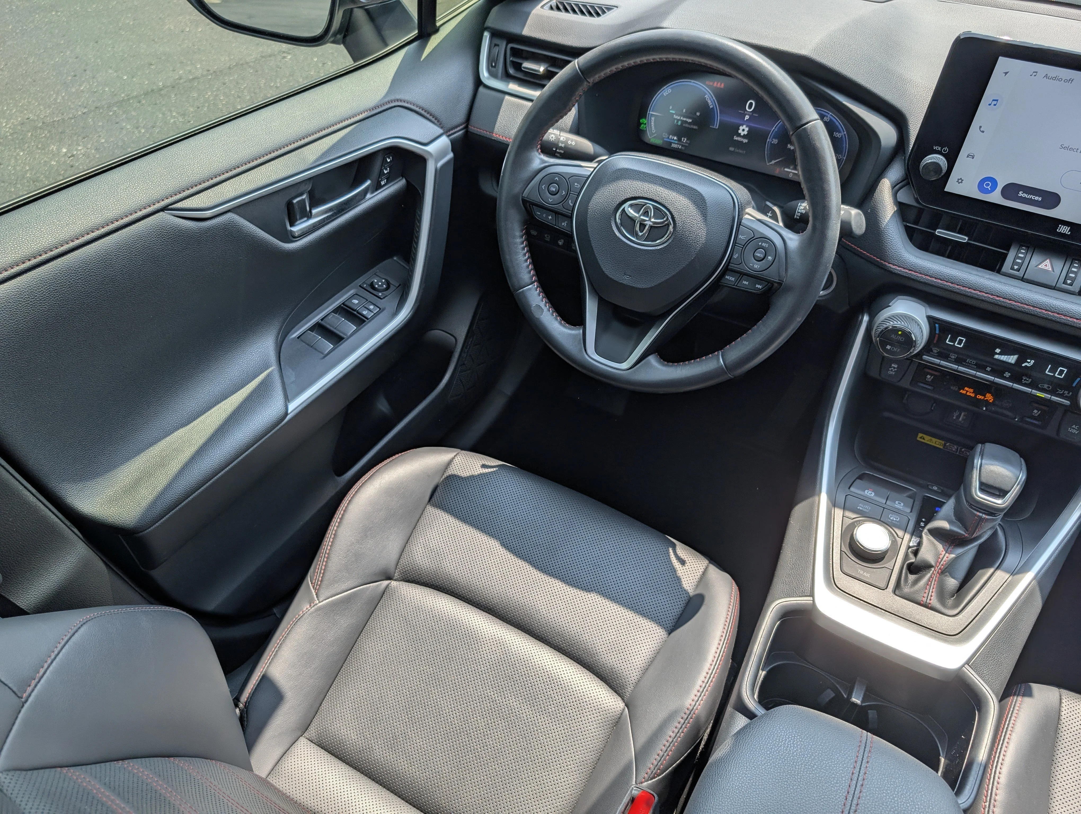 Used 2023 Wind Chill Pearl/Midnight Black Metallic Toyota XSE image 9