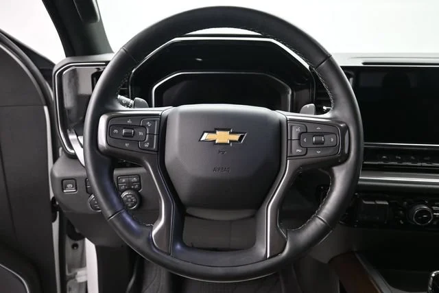 Used 2025 Iridescent Pearl Tricoat Chevrolet High Country image 14