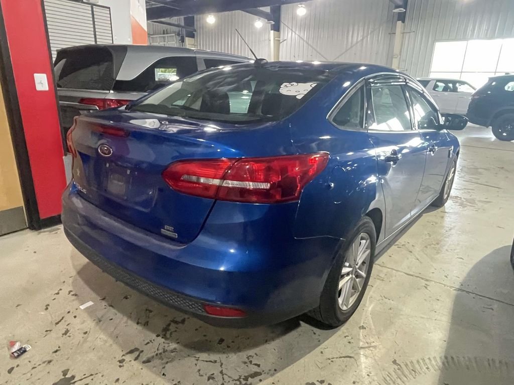 Used 2018 Blue Ford SE image 6
