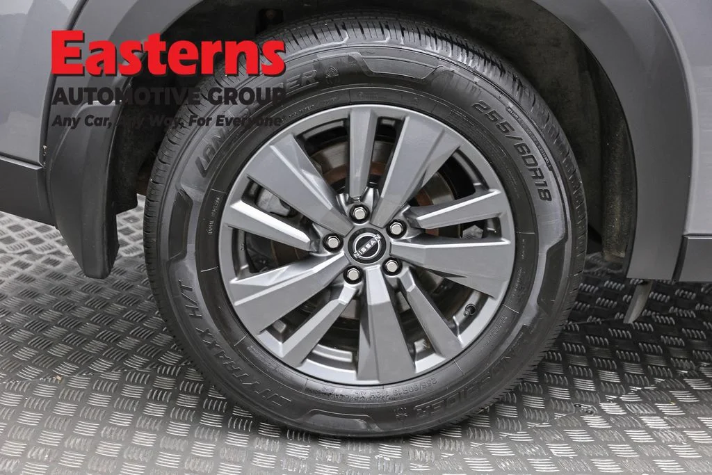 Used 2023 Gray Nissan SV image 32