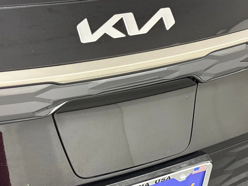 Used 2025 Black Kia Wind image 17