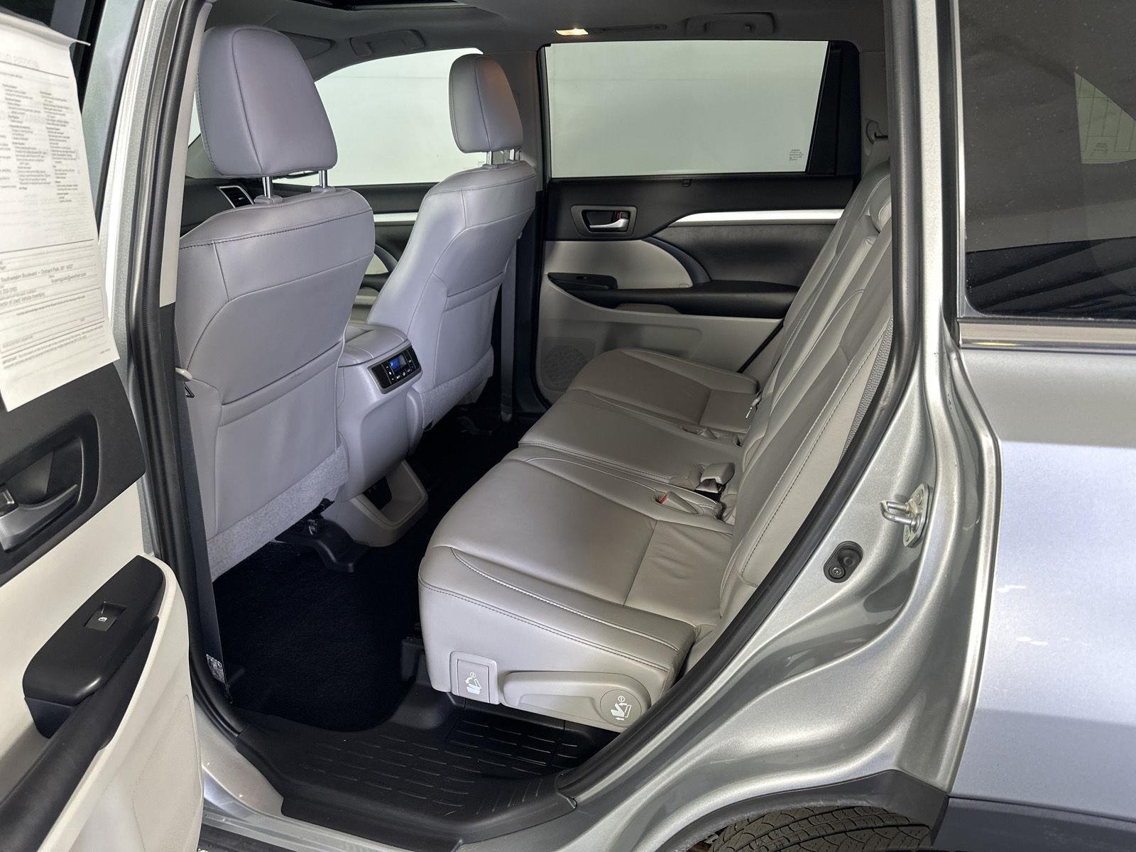 Used 2019 Celestial Silver Metallic Toyota XLE image 22