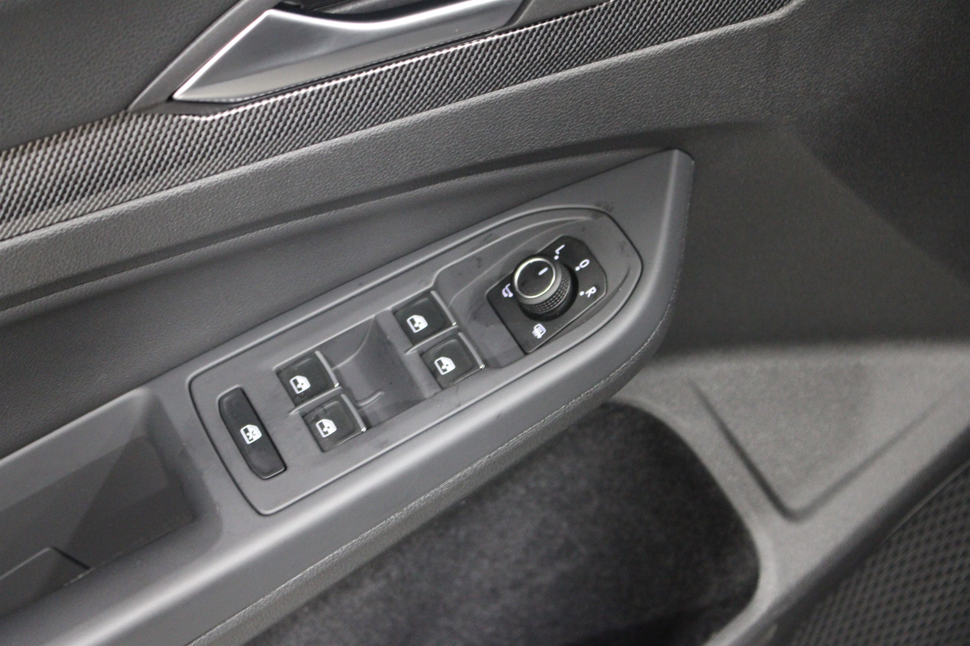 2025 Volkswagen Golf GTI SE - Photo 8