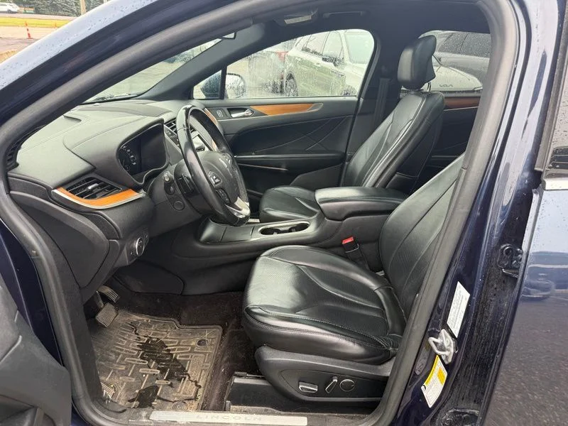 Used 2017 Black Lincoln Reserve image 9