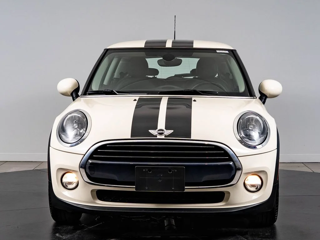 Used 2018 Pepper White MINI  image 2