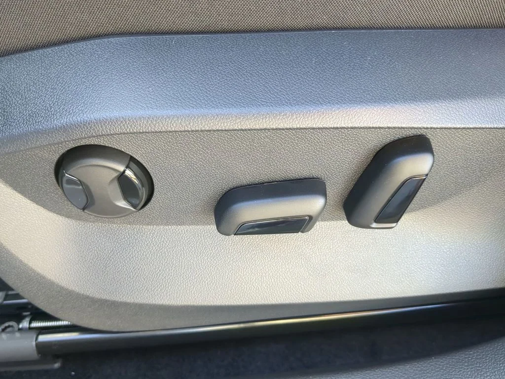 New 2026 Silver Volkswagen 1.5T SE image 19