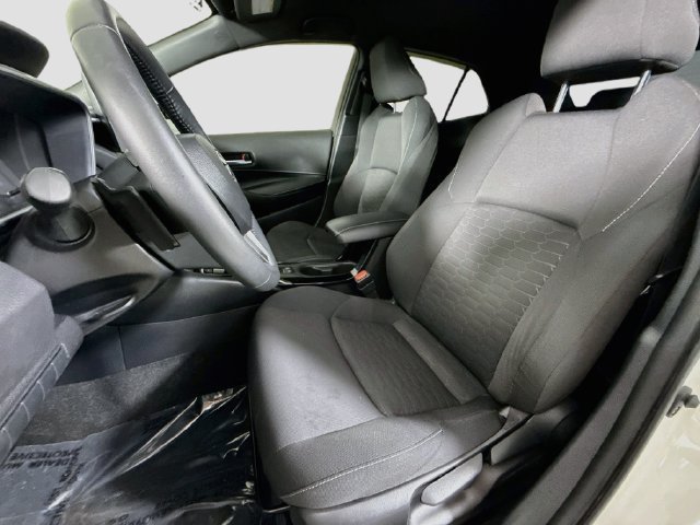 Used 2022 White Toyota SE image 18