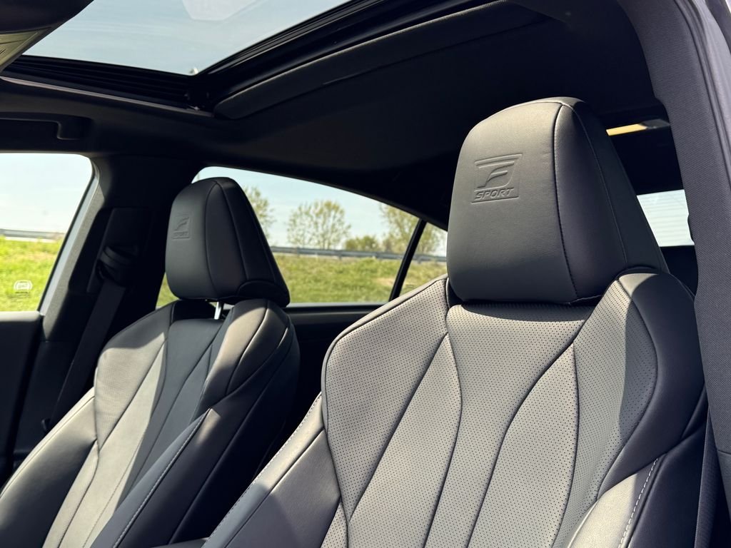 2025 Lexus ES - Photo 18