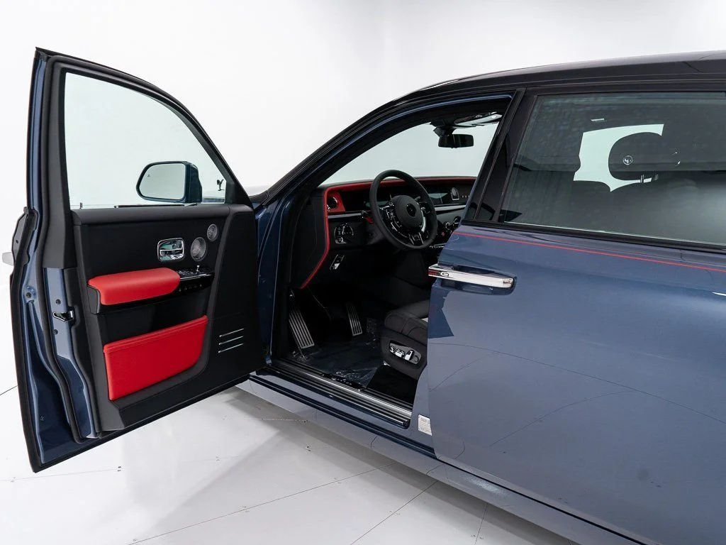 Used 2026 Black Diamond over Iguazu Blue Rolls-Royce  image 10