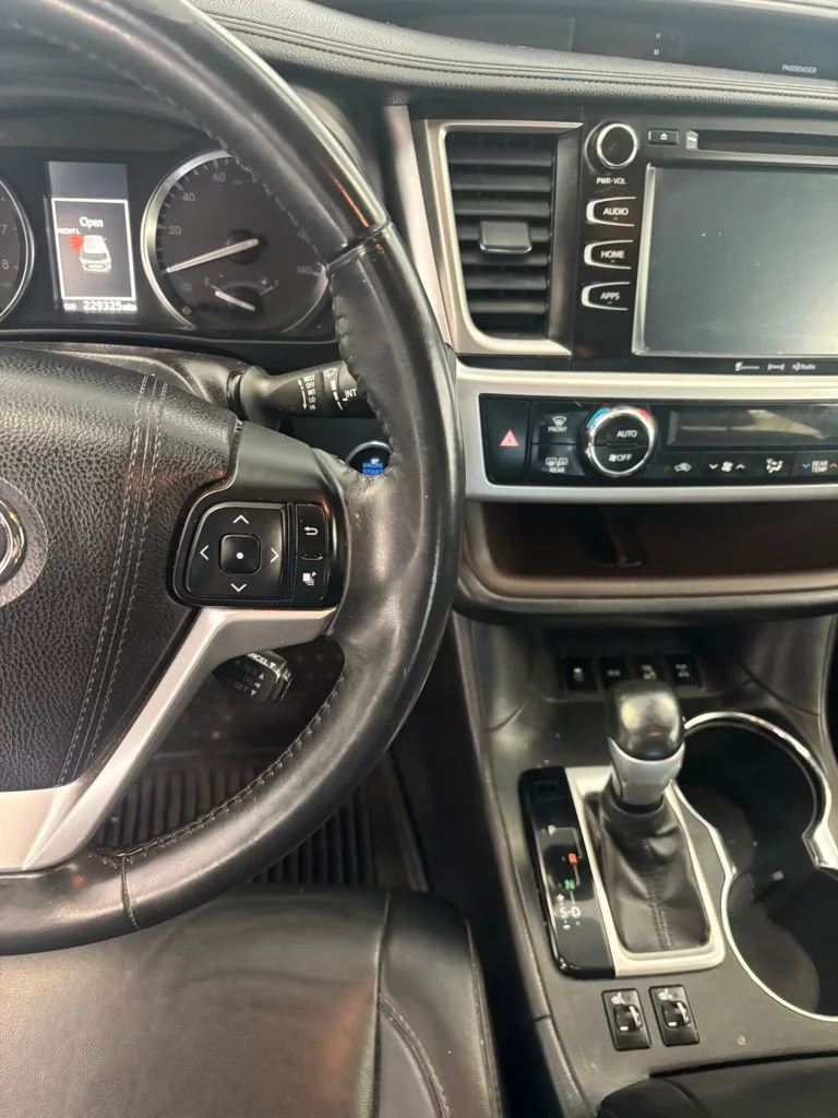 2016 Toyota Highlander XLE - Photo 17