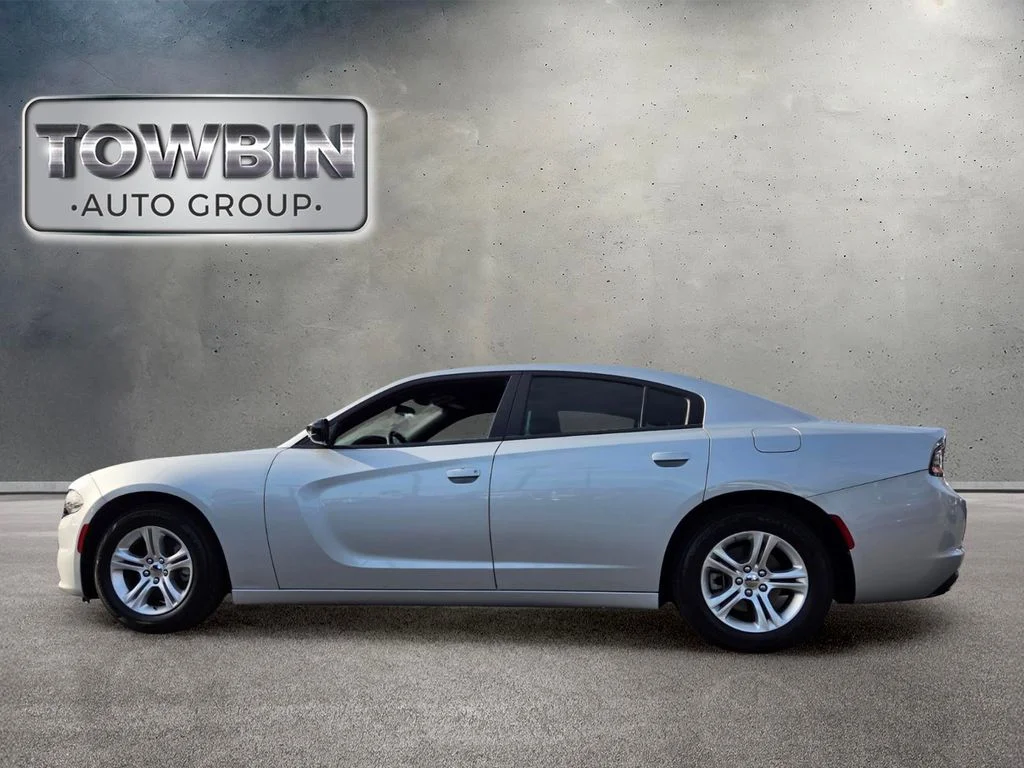 Used 2023 Silver Dodge SXT image 7