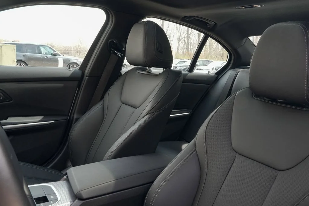 2024 BMW 3 Series 330i - Photo 17