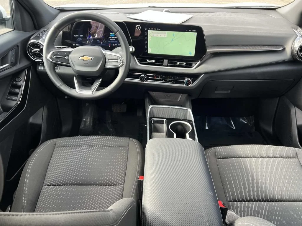 Used 2025 Summit White Chevrolet LT image 3