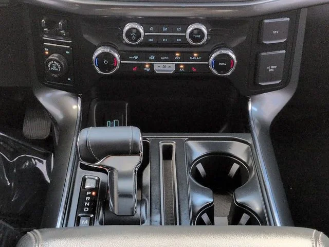 Used 2023 Agate Black Metallic Ford XLT image 18